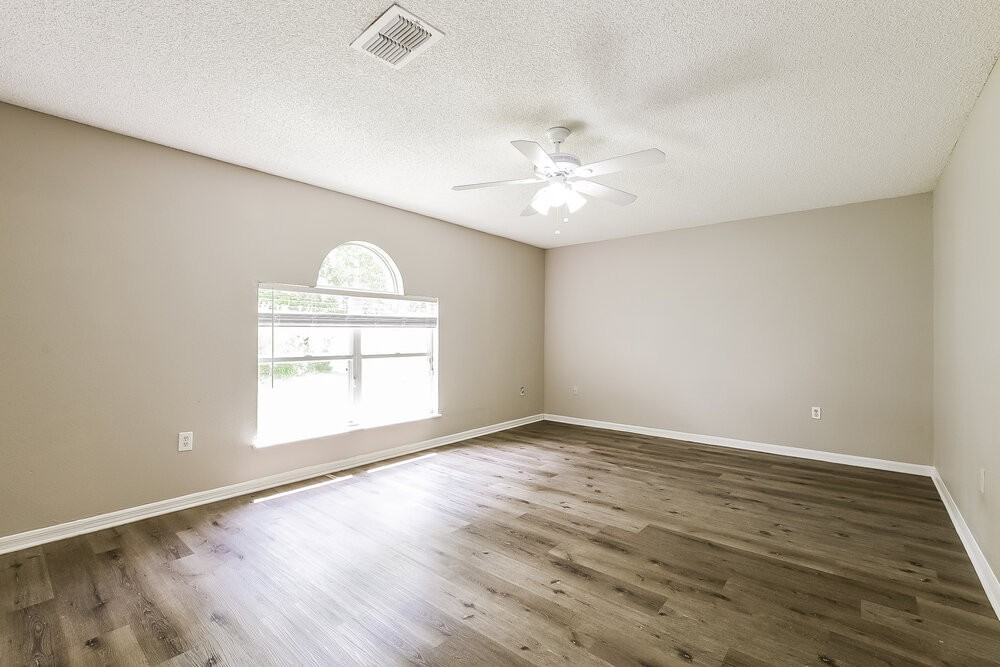 12466 Woodbury Cove Dr - Photo 5 of 17