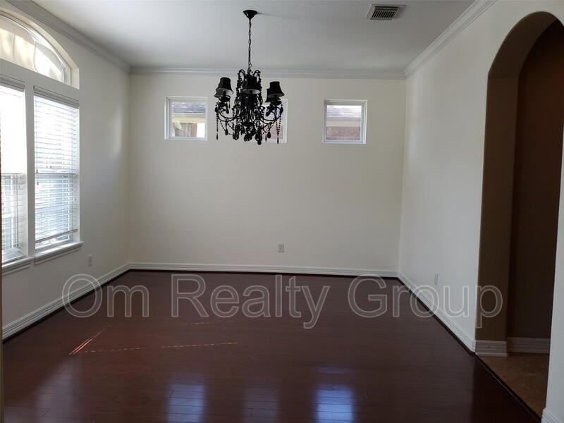 3607 Cat Springs Ln - Photo 6 of 37