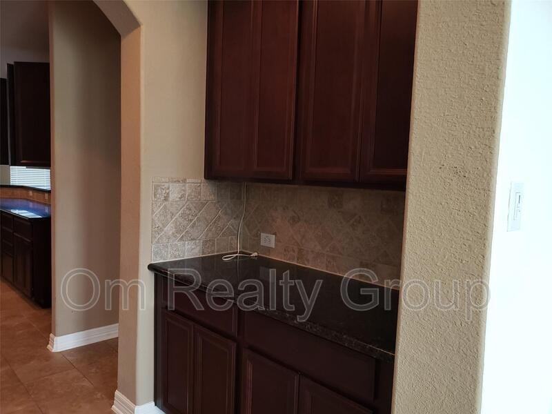 3607 Cat Springs Ln - Photo 7 of 37