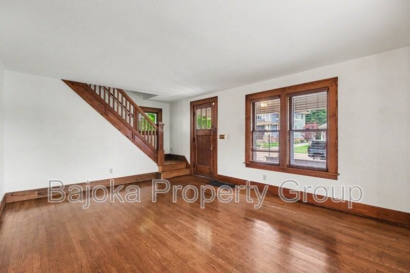 127 Drace St - Photo 4 of 17