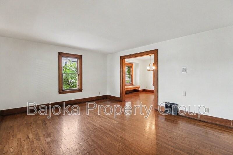 127 Drace St - Photo 5 of 17