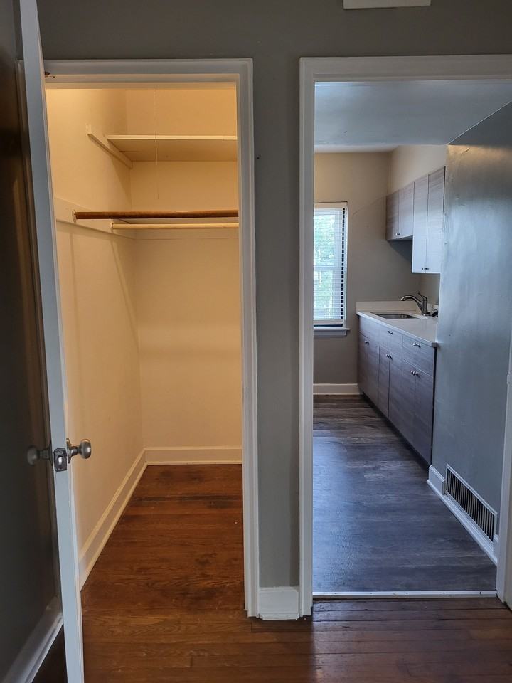 324 8th St - Photo 7 of 13