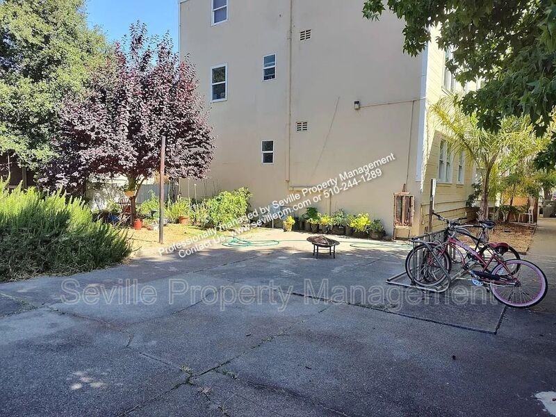963 18th St #F - Photo 2 of 3