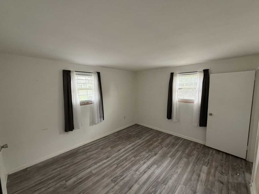 4132 Longshore Avenue - Photo 3 of 9