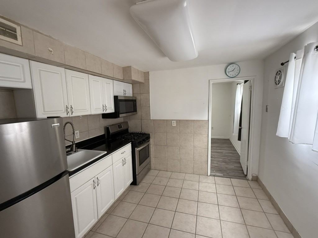 4132 Longshore Avenue - Photo 4 of 9