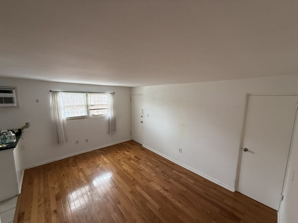 4132 Longshore Avenue - Photo 5 of 9