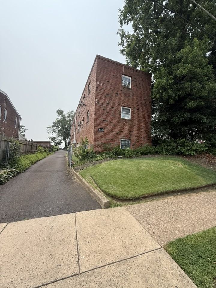 4132 Longshore Avenue - Photo 7 of 9