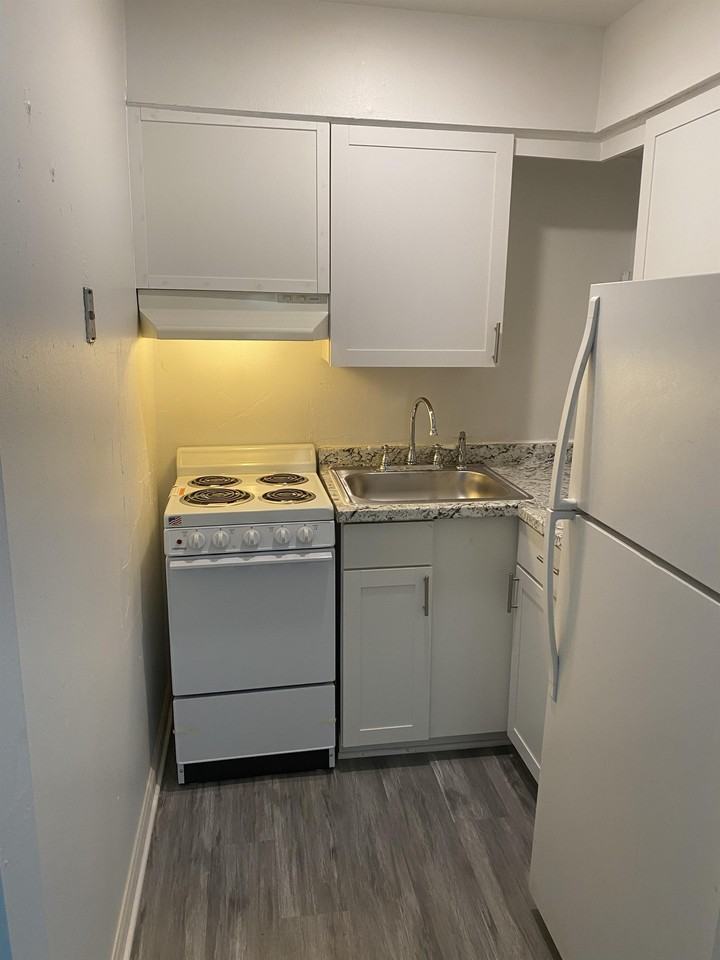 1512 Downing St NW - Photo 2 of 6