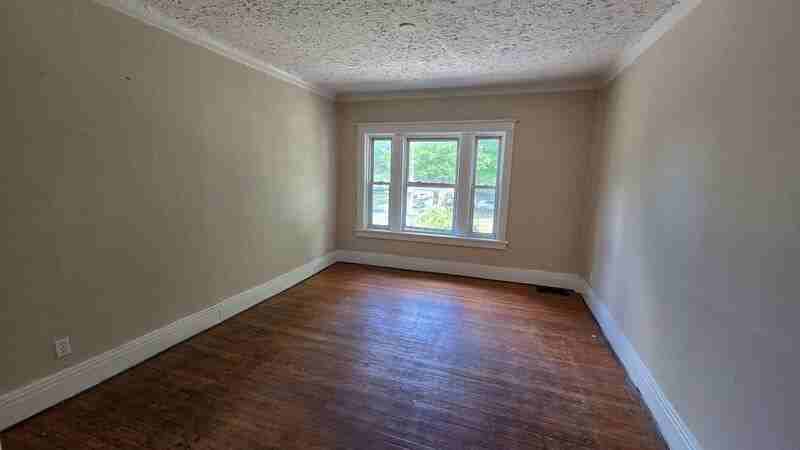 726 Genesee St #3 - Photo 5 of 11
