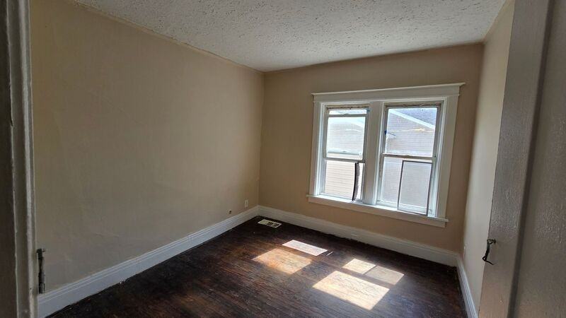 726 Genesee St #3 - Photo 6 of 11