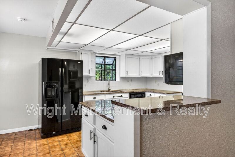 18140 Oakdale Rd - Photo 7 of 35