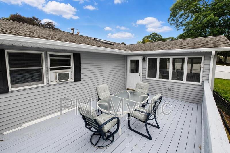 90 Nantucket Dr - Photo 3 of 44