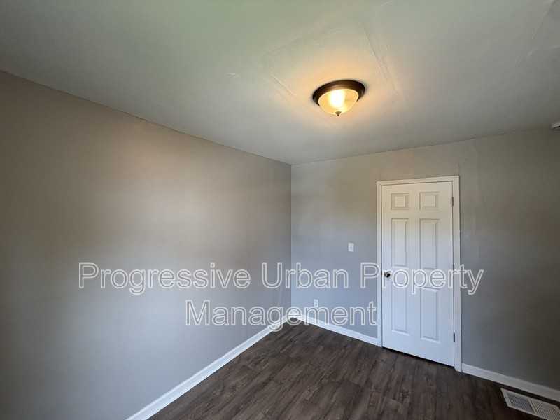 3899 E 151st St - Photo 4 of 16