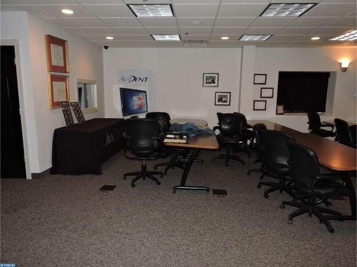 467 Pennsylvania Ave - Photo 2 of 7