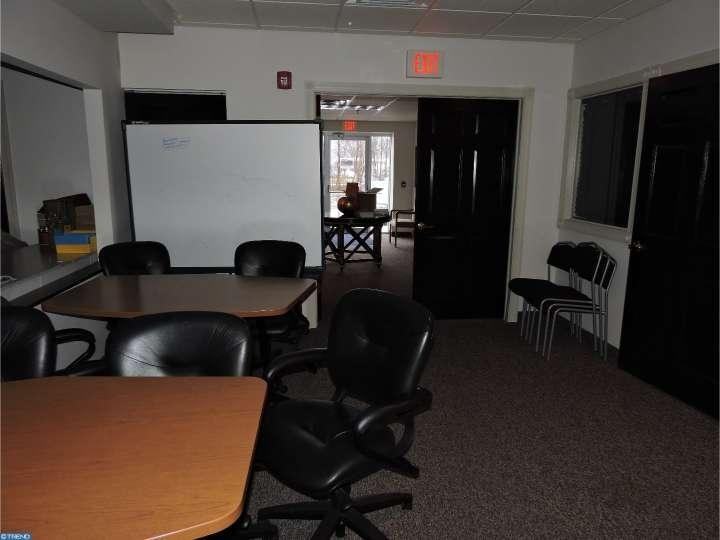 467 Pennsylvania Ave - Photo 3 of 7