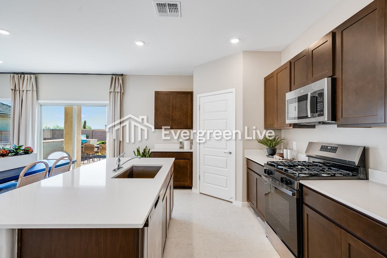 9670 W Gilded St - Photo 5 of 26