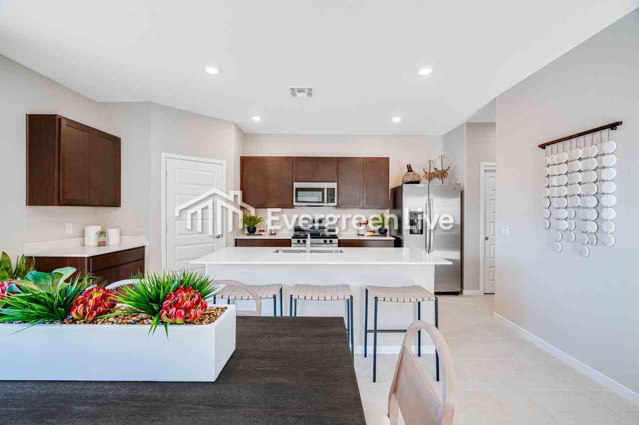 9670 W Gilded St - Photo 7 of 26