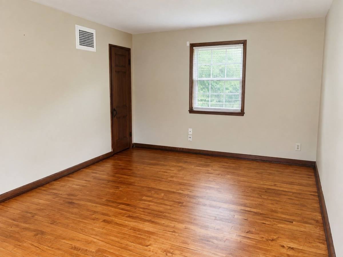 5598 Basswood St - Photo 3 of 4