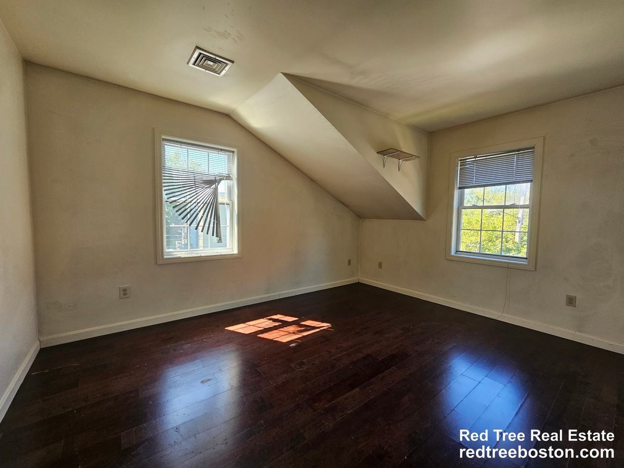 34 Raymond St #34 - Photo 4 of 8