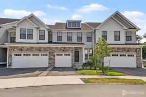 featured image of 30 Cloverleaf Ln
