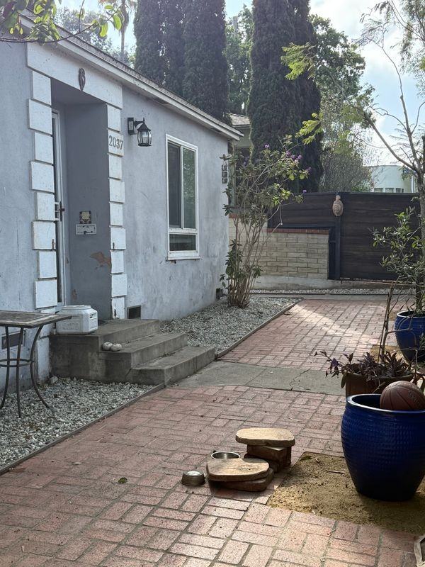 2037 Stewart St - Photo 2 of 14