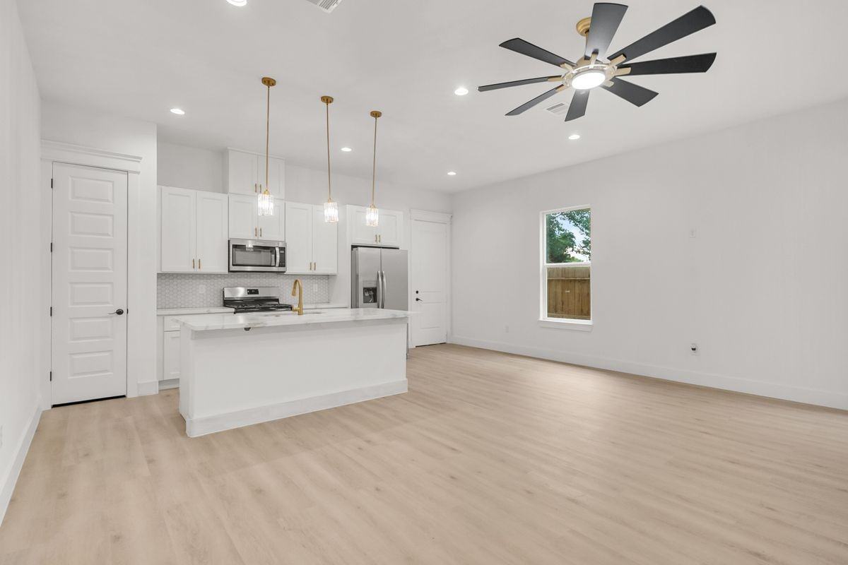 3822 Lynnfield St - Photo 6 of 31