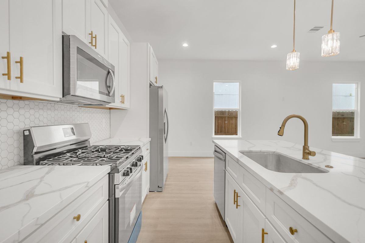 3822 Lynnfield St - Photo 7 of 31