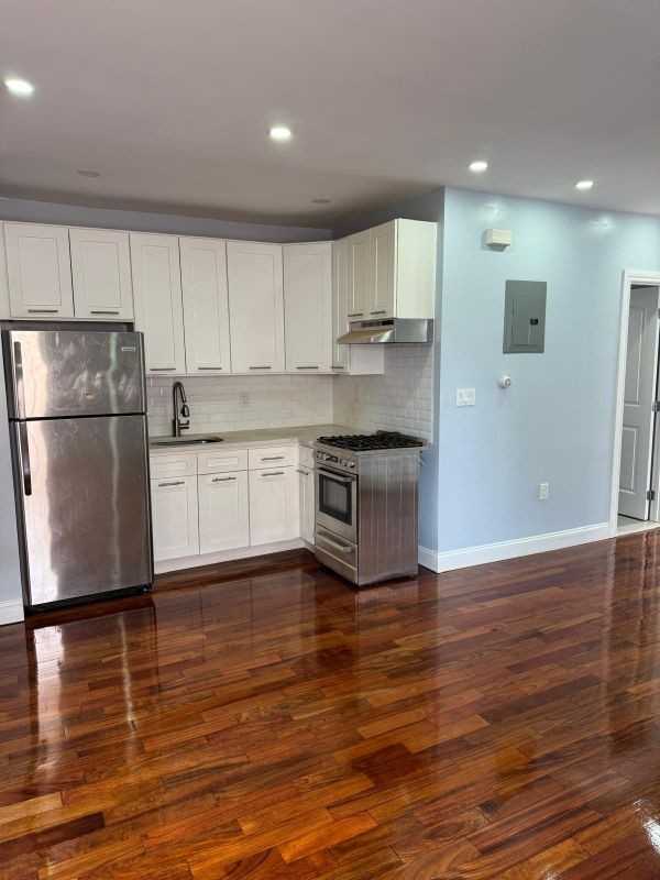 818 E 216th St ##2 - Photo 4 of 7