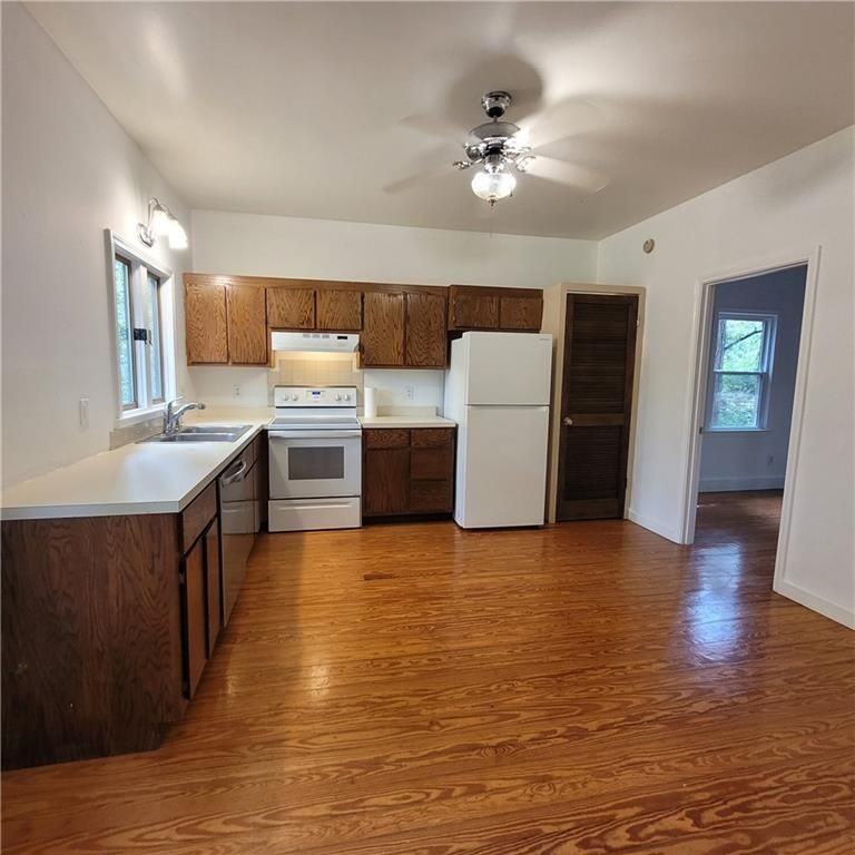 140 Byers St - Photo 7 of 28