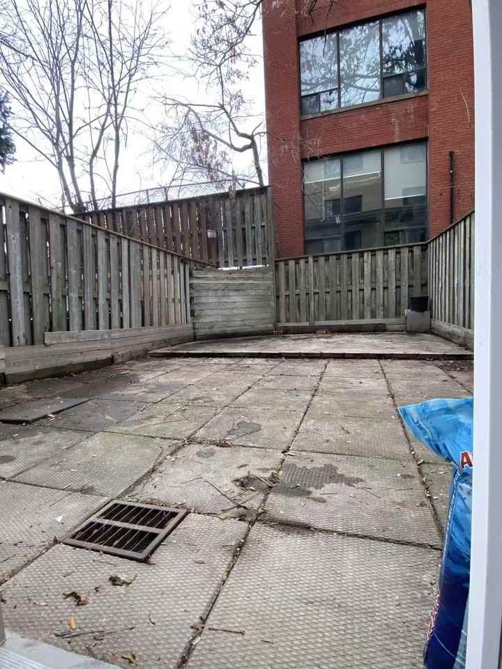 Spadina Ave. & Bulwer St - Photo 6 of 6