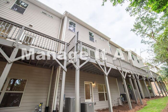 3161 Clairebrooke Ave - Photo 4 of 39