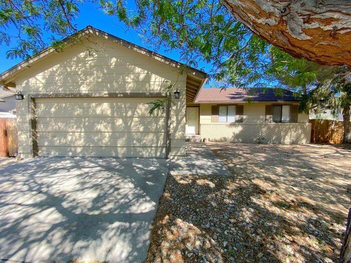 4980 Reggie Rd - Photo 3 of 34