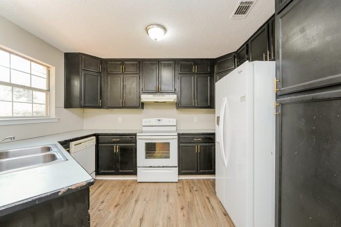 14176 Brown Bridge Rd - Photo 4 of 17