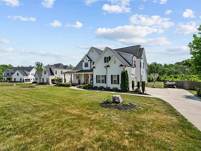 7105 Rae Farms Way - Photo 2 of 36