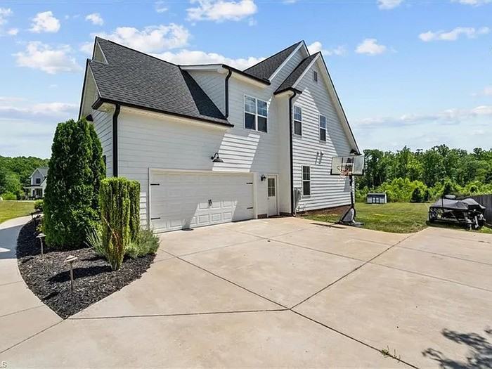 7105 Rae Farms Way - Photo 3 of 36