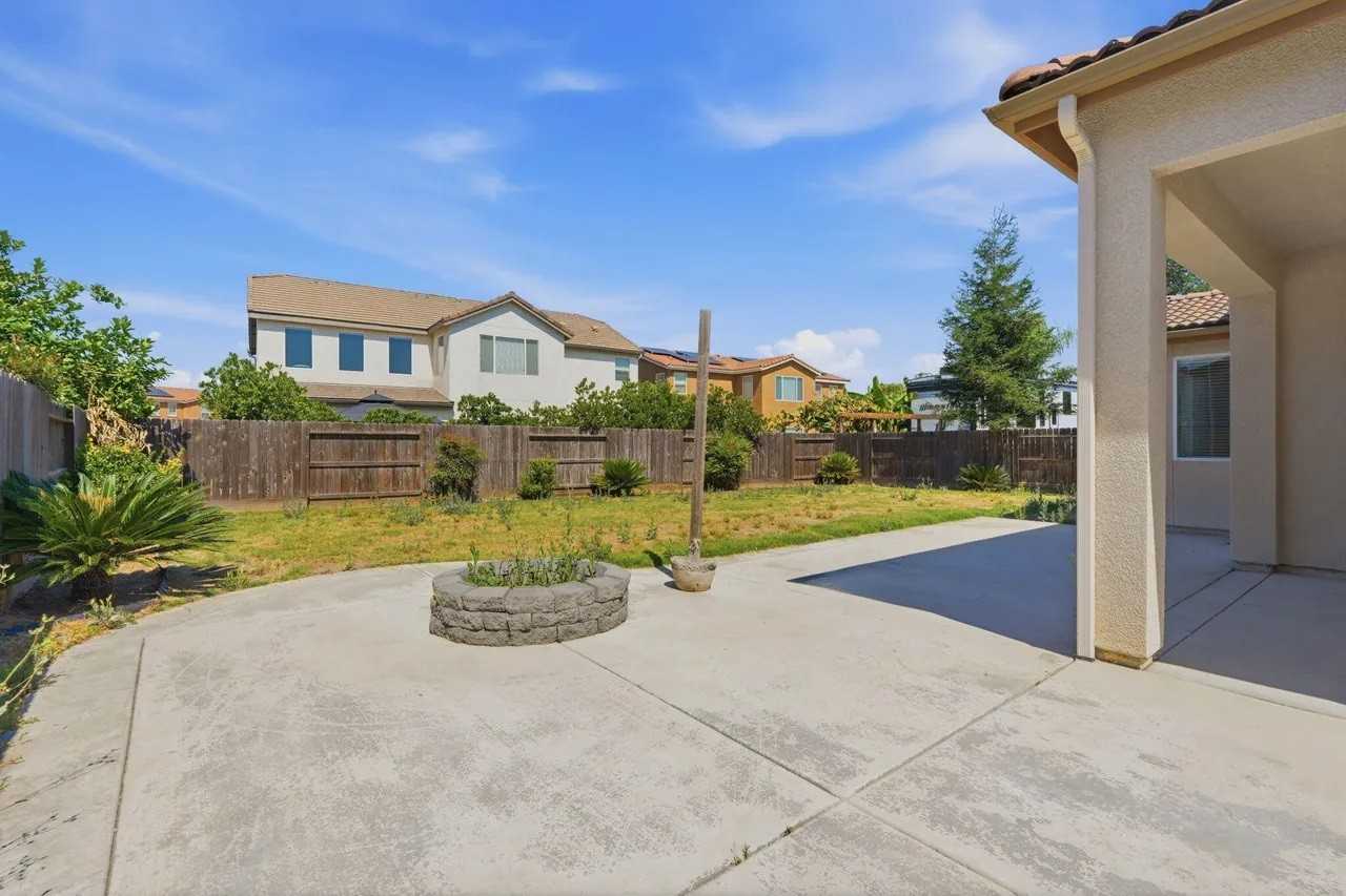 1119 N Linda Vista Ct #1 - Photo 6 of 11