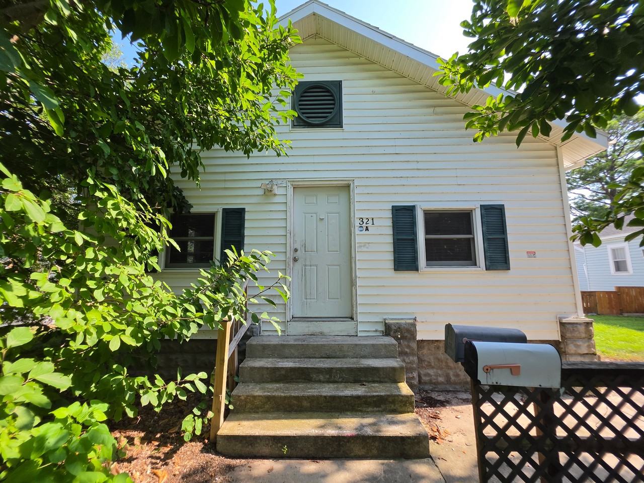 321 E College St #A - Photo 2 of 17