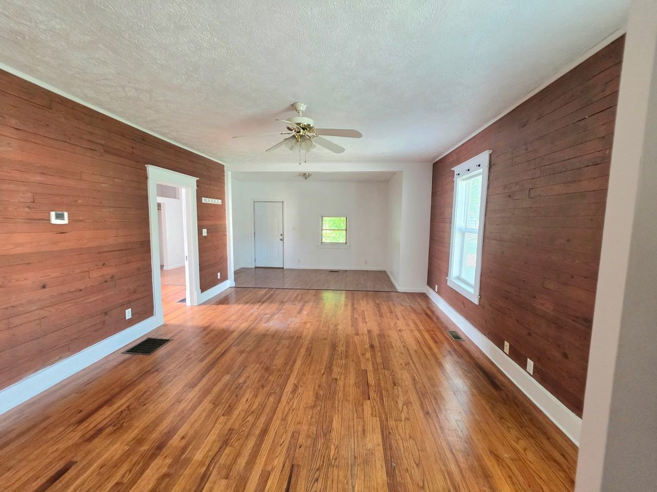 321 E College St #A - Photo 4 of 17