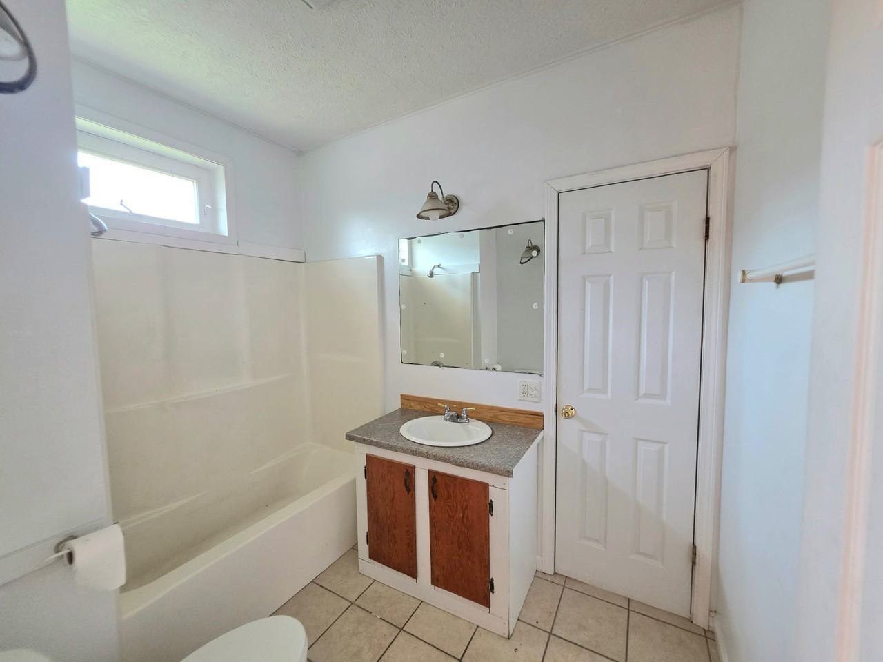321 E College St #A - Photo 5 of 17