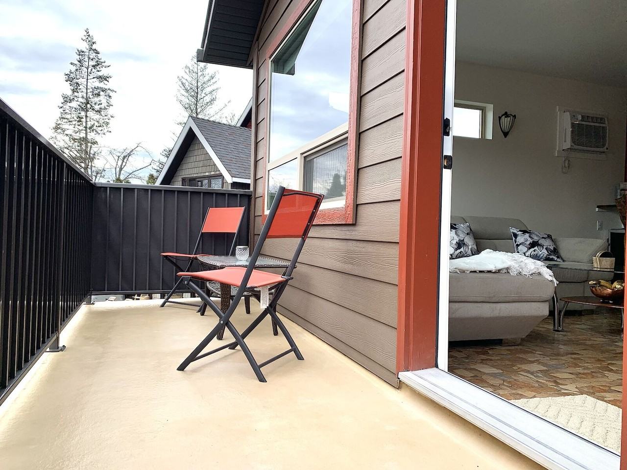580 Radant Rd - Photo 5 of 49