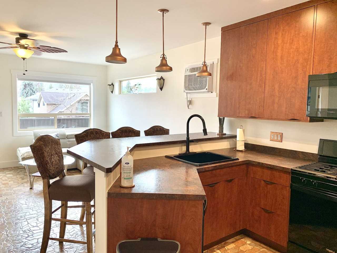 580 Radant Rd - Photo 7 of 49
