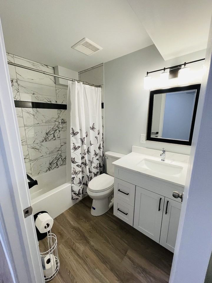 18B Inverness Close Se - Photo 2 of 12