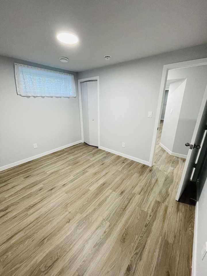 18B Inverness Close Se - Photo 4 of 12