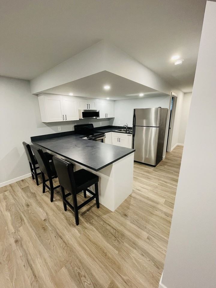 18B Inverness Close Se - Photo 5 of 12