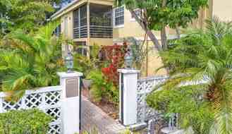 305 Se 11th Ave #D - Photo 1 of 1