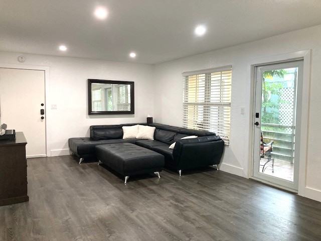 305 Se 11th Ave #D - Photo 4 of 17