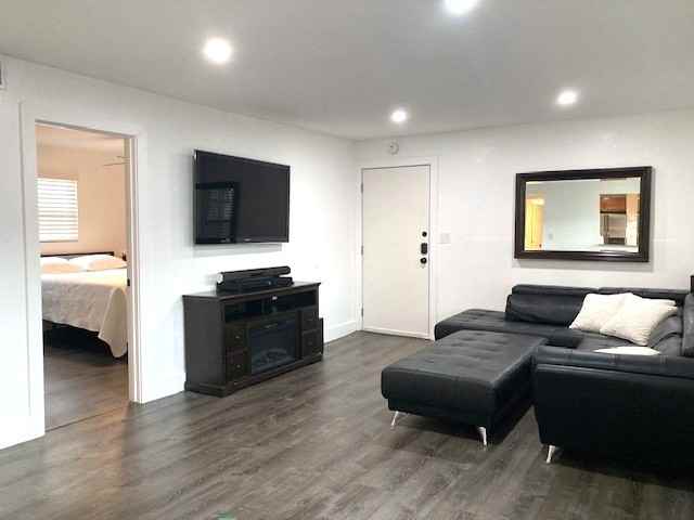305 Se 11th Ave #D - Photo 5 of 17