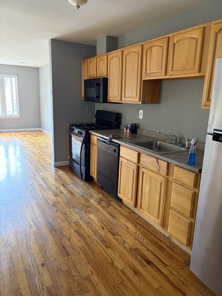 359 Peshine Ave #2ndFL - Photo 2 of 5
