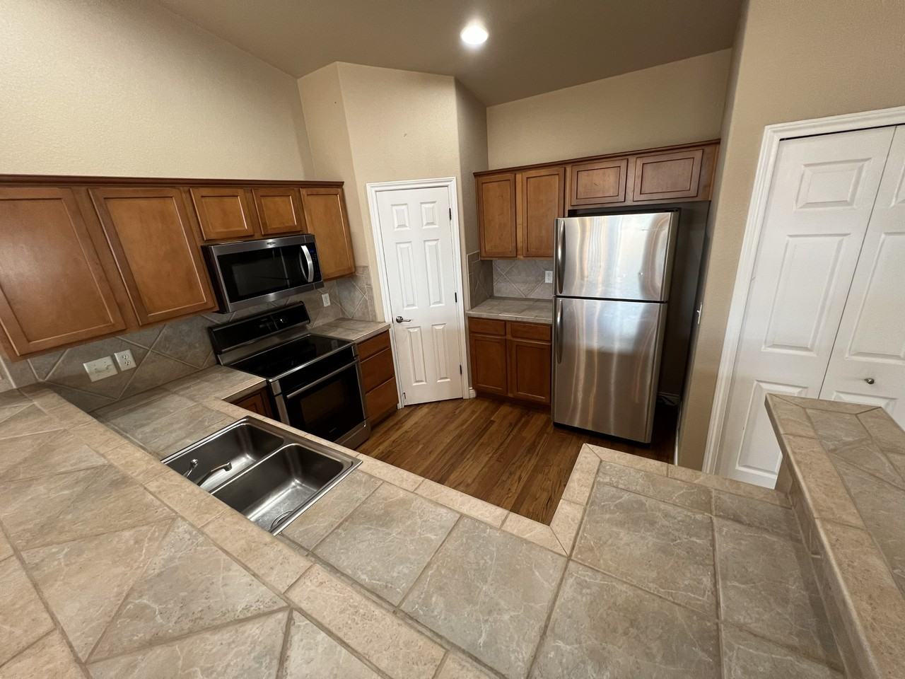5850 Roy Hts - Photo 3 of 14