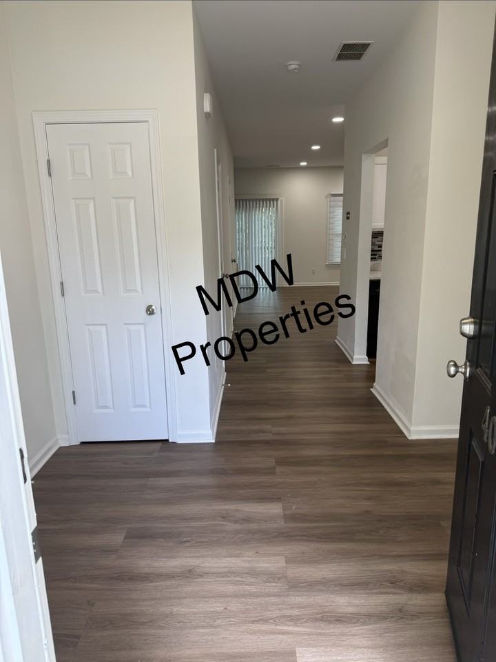 406 Parc River Blvd - Photo 2 of 18